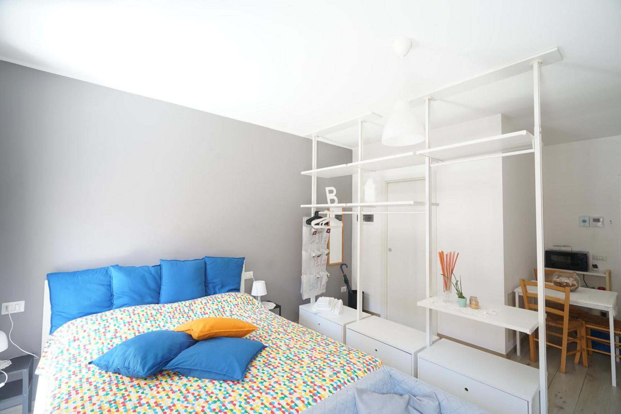 Апартаменты Central Modern Studio Бари Экстерьер фото